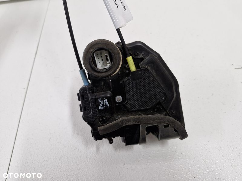 TOYOTA MATRIX 2 II ZAMEK DRZWI PRAWY TYŁ TYLNY - 6
