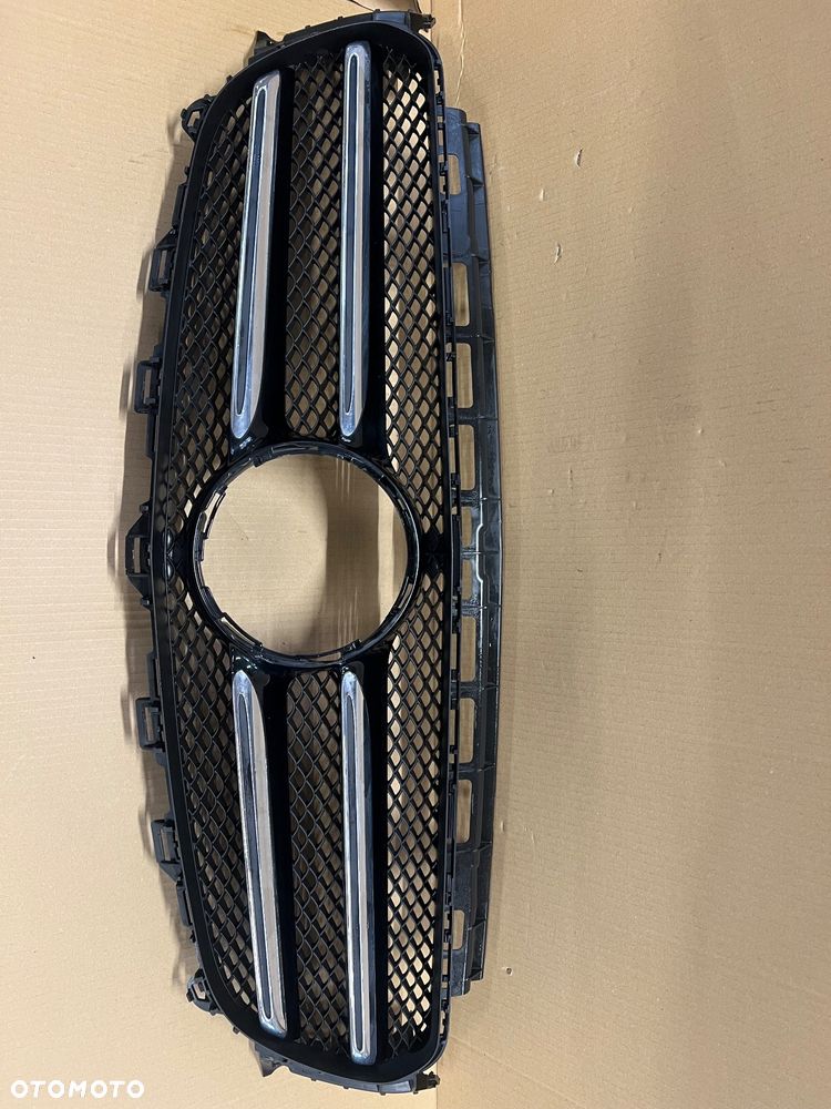 MERCEDES ATRAPA GRILL E KLASA W213 A2138880123 - 1