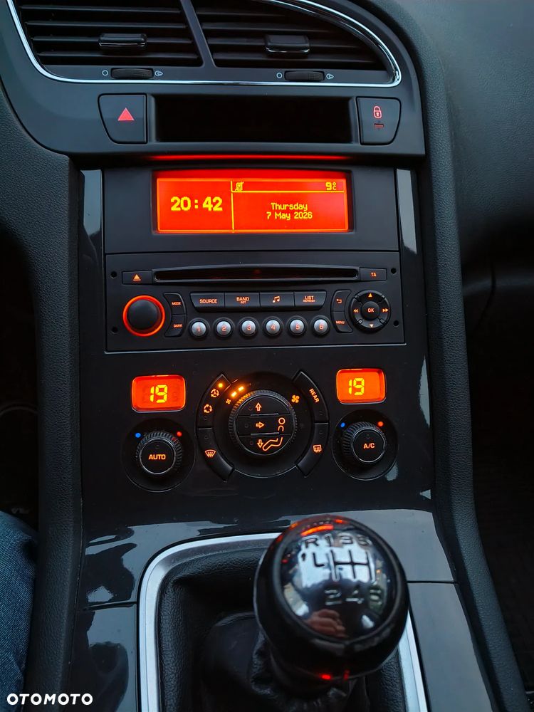 Peugeot 5008 HDI 115 Active - 12