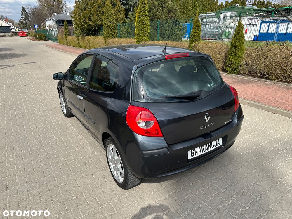 Renault Clio 1.6 16V Privilege - 11