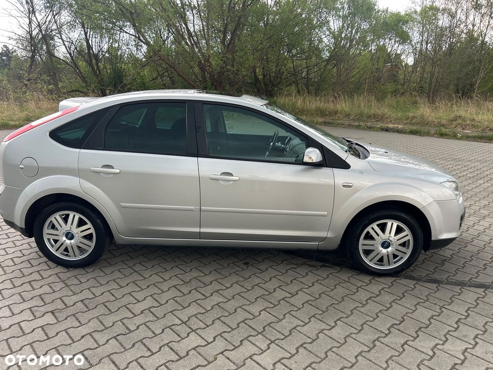 Ford Focus Ghia - 4