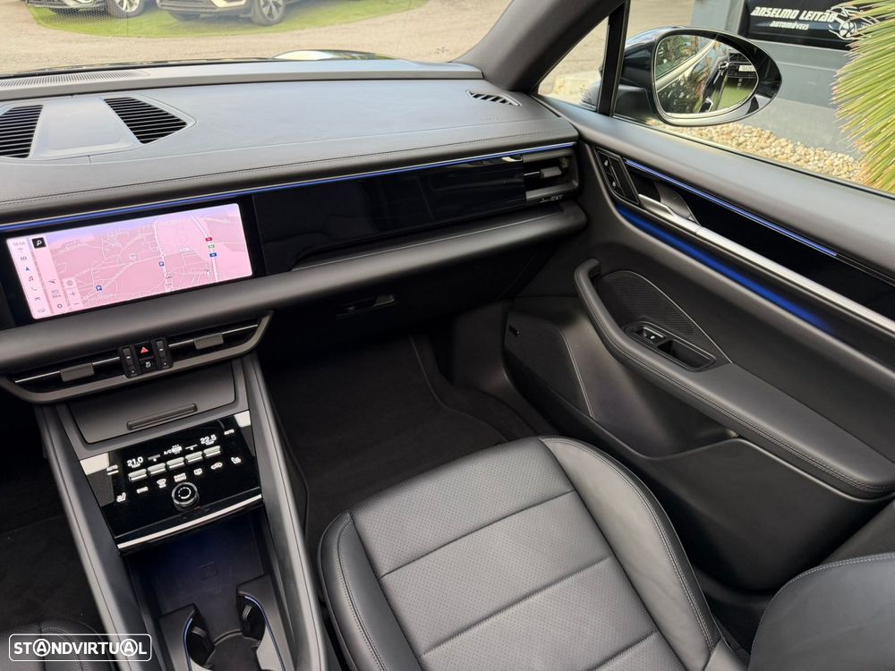 Porsche Macan Electric 4 - 33