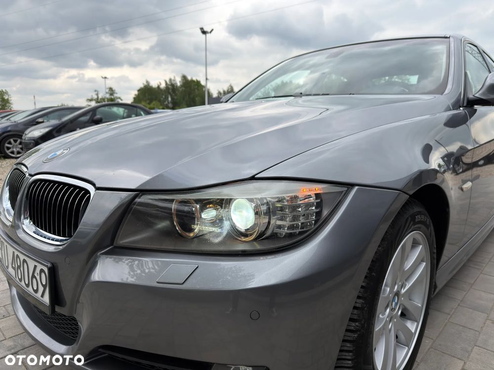 BMW Seria 3 325i Edition Exclusive - 24