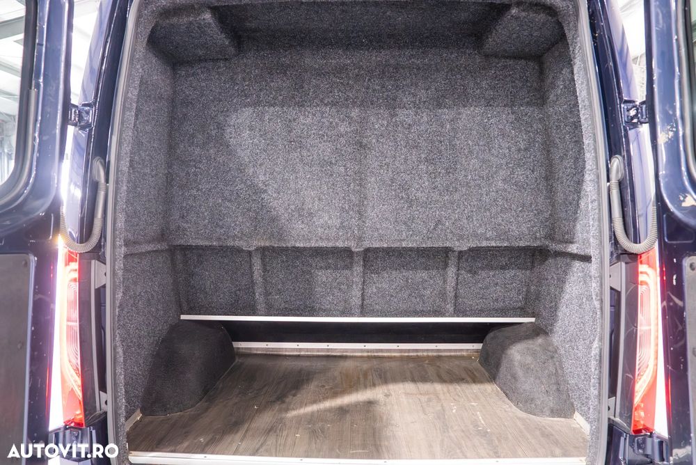 Mercedes-Benz Sprinter - 11