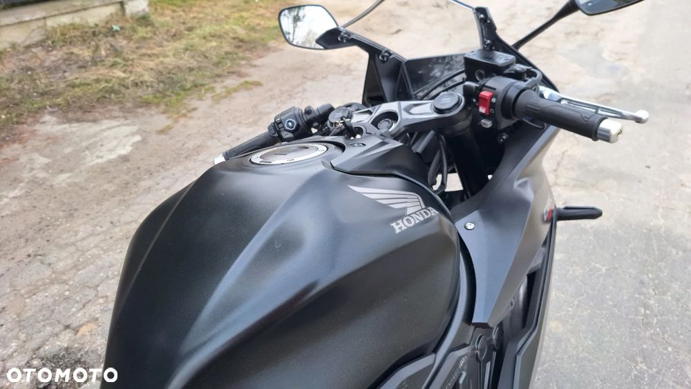 Honda CBR - 27
