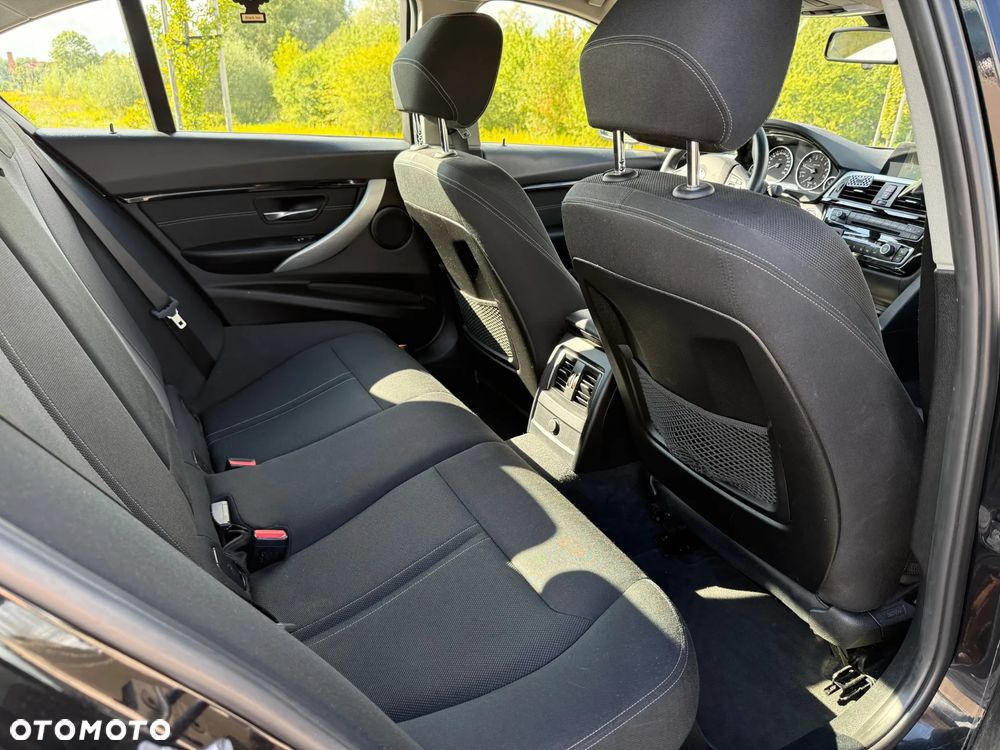 BMW Seria 3 318i Sport Line - 19