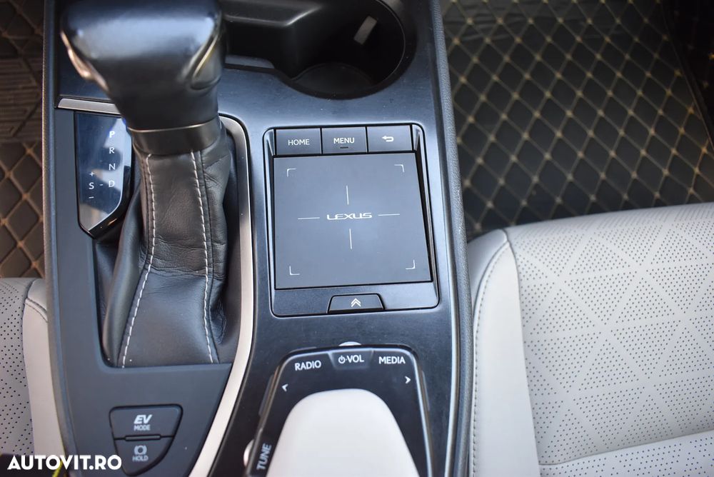 Lexus UX 250h E-FOUR Executive - 17