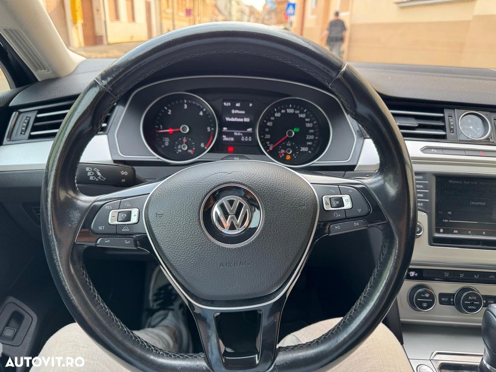 Volkswagen Passat - 11