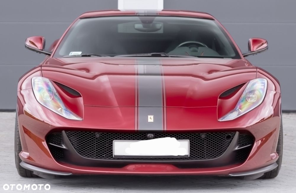 Ferrari 812 Superfast - 11
