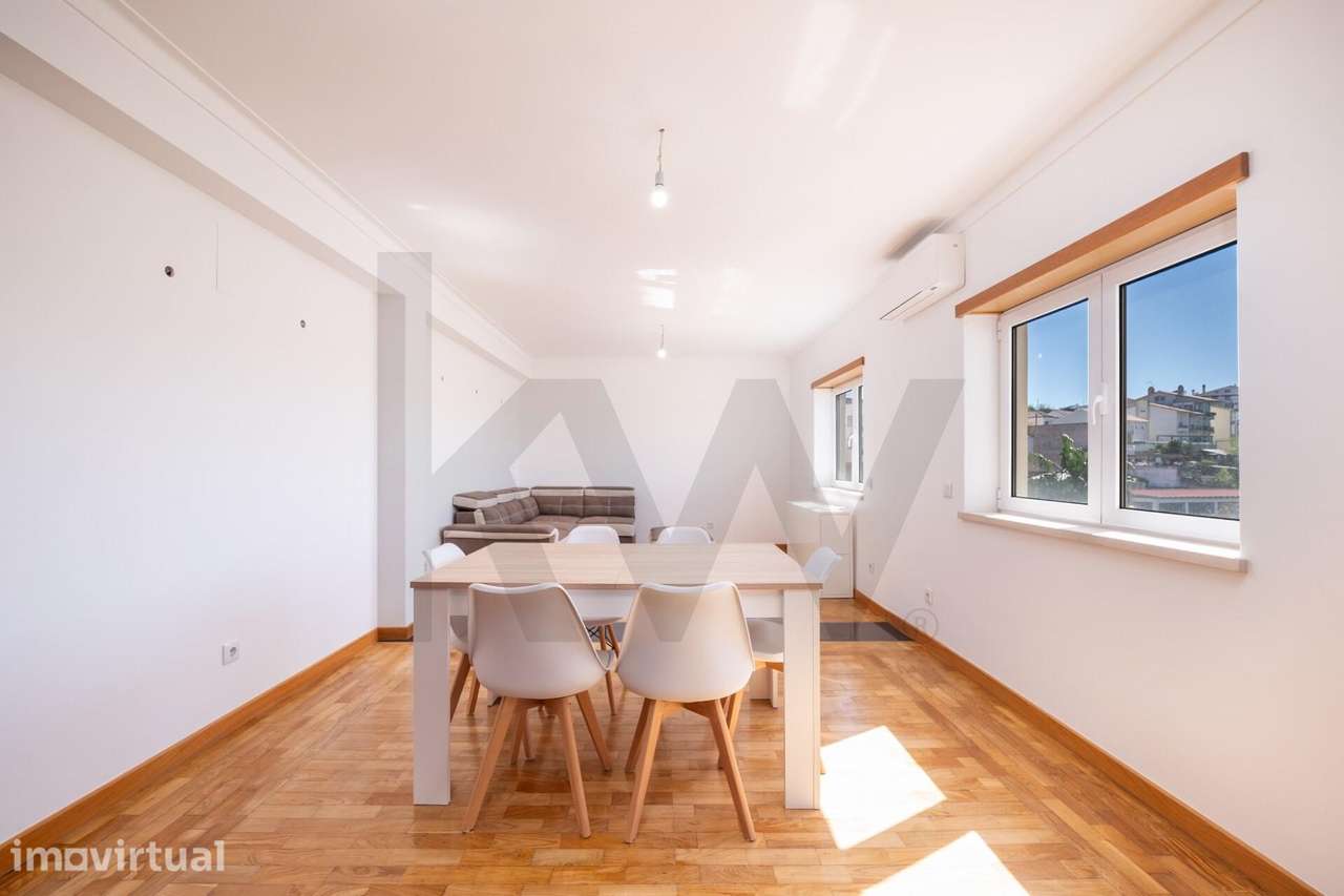 Apartamento T4  – Garagem e Churrasqueira - Alto dos Barreiros, Santa - Grande imagem: 3/30