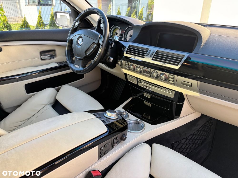 BMW Seria 7 745d - 28