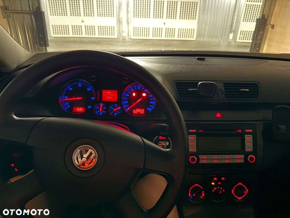 Volkswagen Passat - 20