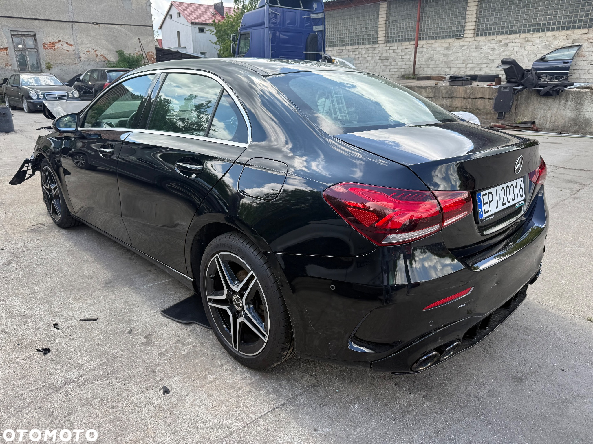 Mercedes-Benz Klasa A 180 d AMG Line 7G-DCT - 2