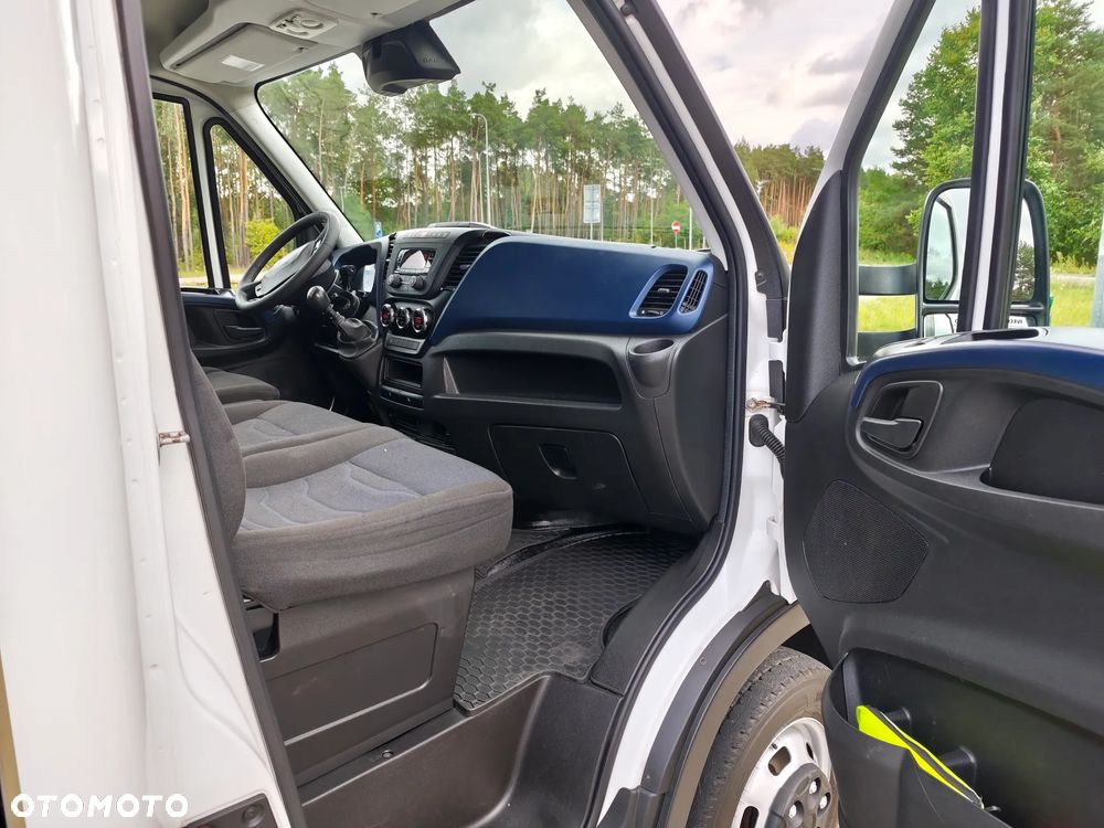 Iveco DAILY 3.0d 150KM** WINDA BAR 1000kg+UDT do 09.29r + STEROWANIE BEZPRZEWODOWE** Kontener 8-EuroPalet dł 425cm ** POLSKI SALON** 233 tyś KM** DMC do 3.5T kat.B** - 24