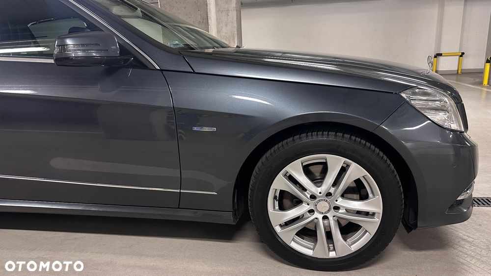 Mercedes-Benz Klasa E 350 CDI DPF 4Matic BlueEFFICIENCY 7G-TRONIC Avantgarde - 29