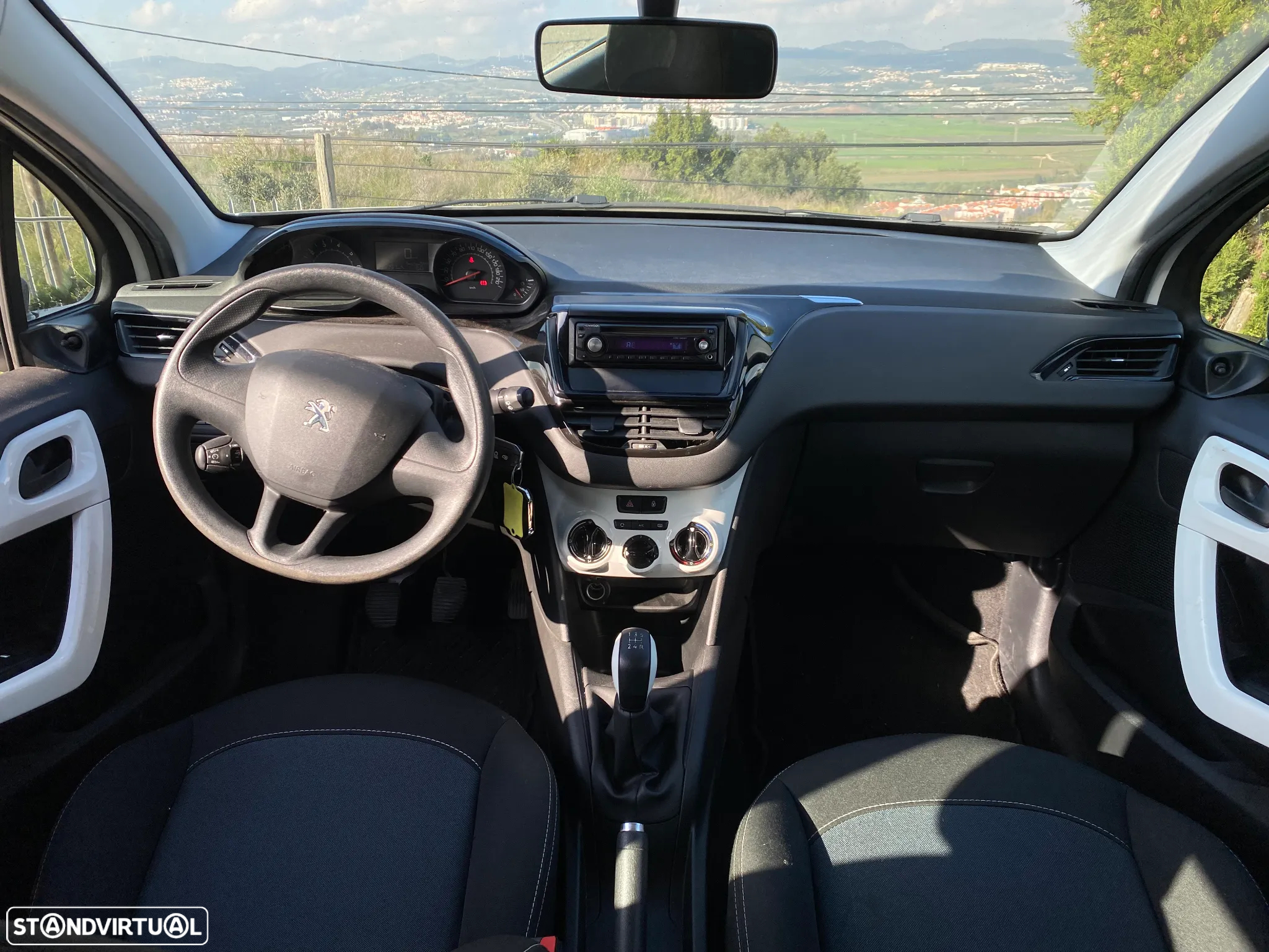 Peugeot 208 - 8