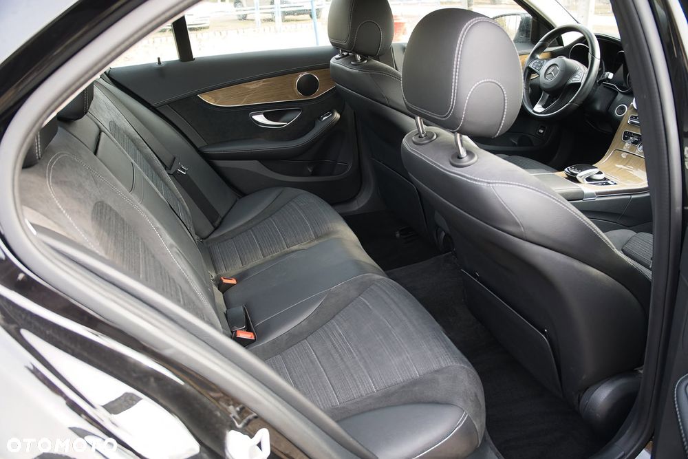 Mercedes-Benz Klasa C 180 7G-TRONIC Exclusive - 18