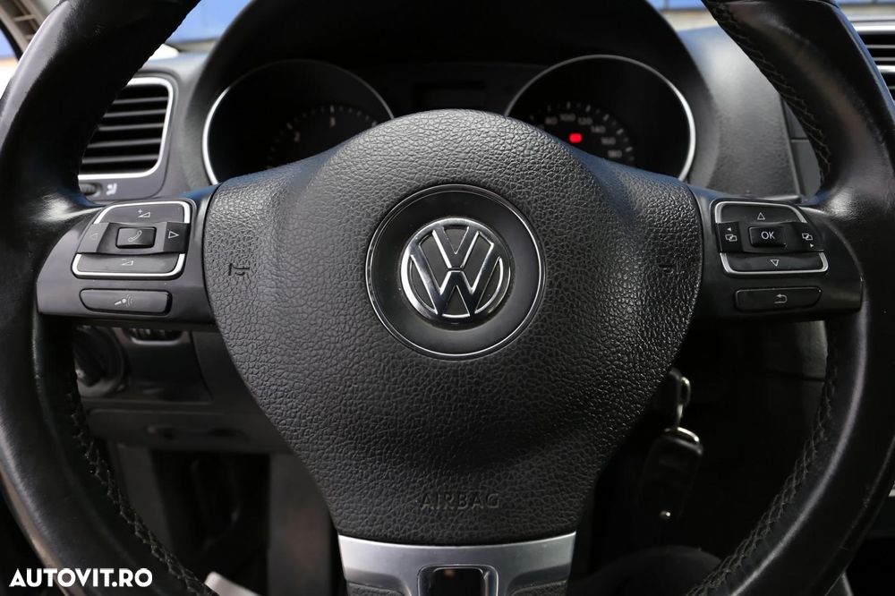 Volkswagen Golf 1.6 TDI DPF Highline - 22