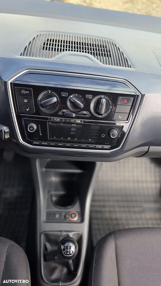 Volkswagen up! 1.0 MPI High - 18