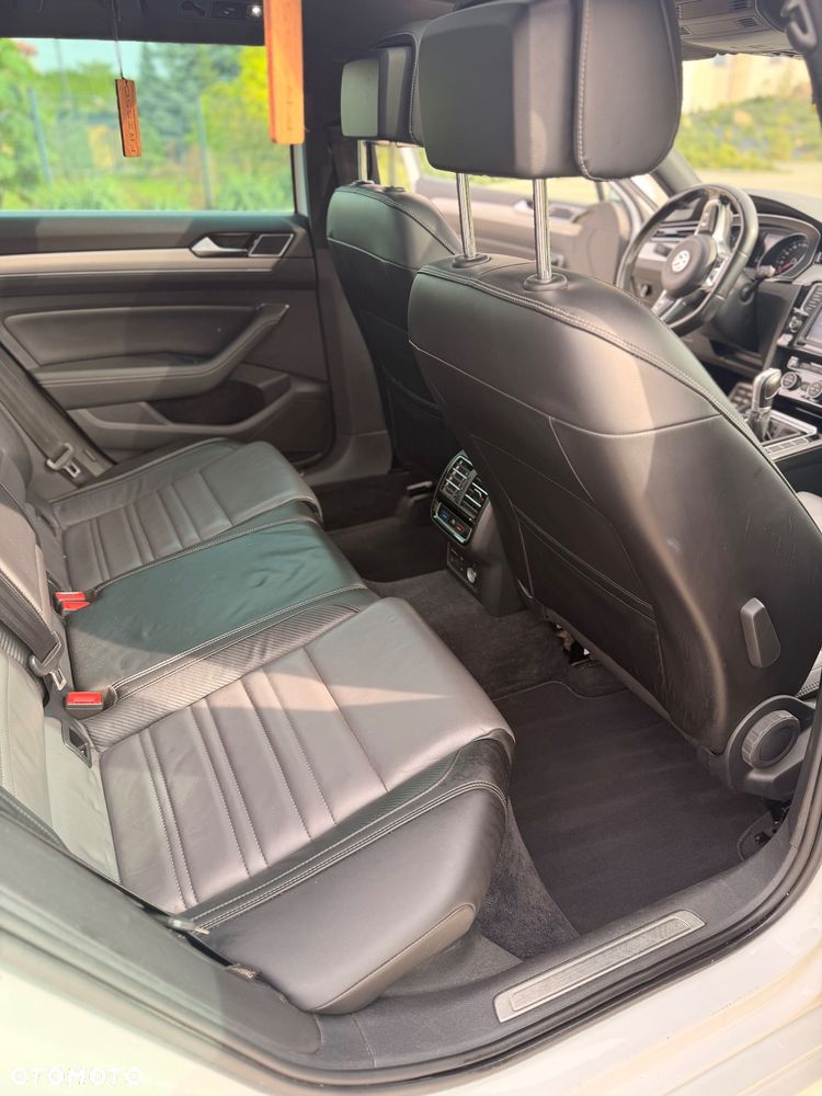 Volkswagen Passat - 14
