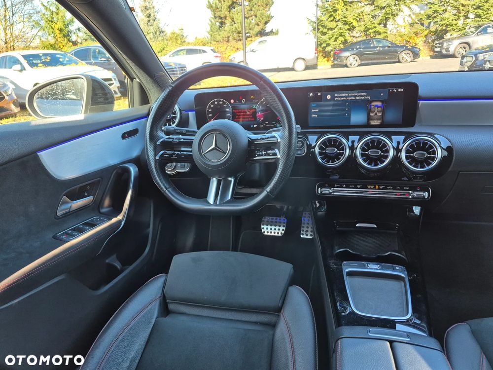 Mercedes-Benz Klasa A 220 4-Matic AMG Line 7G-DCT - 24