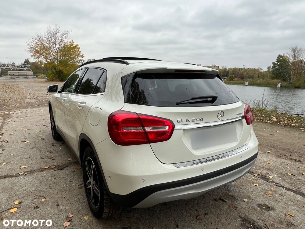 Mercedes-Benz GLA - 9