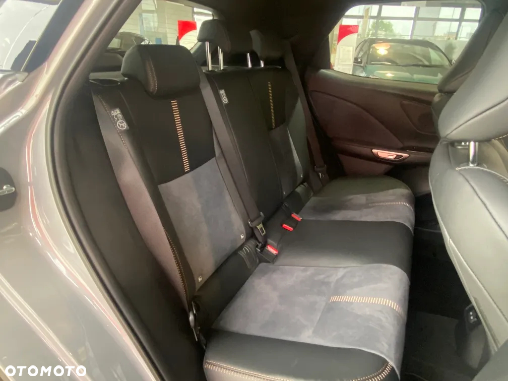 Lexus LBX 1.5 Hybrid Cool - 6