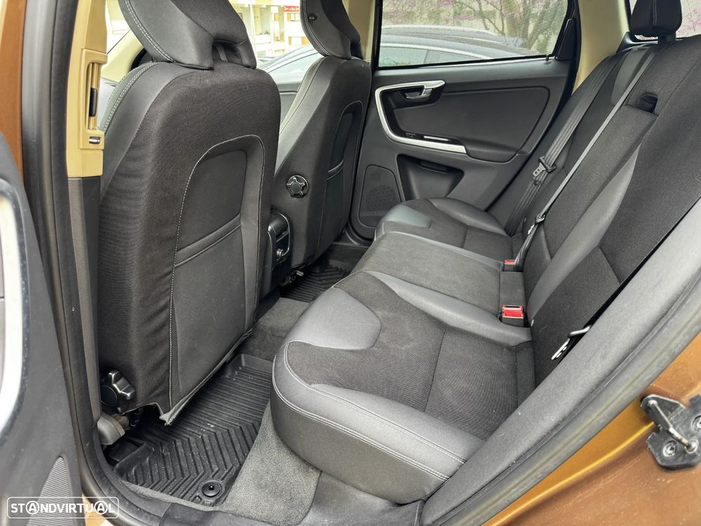 Volvo XC 60 2.0 D3 Geartronic - 11