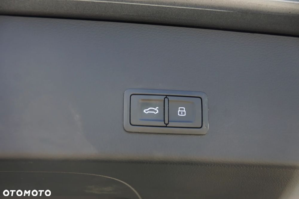 Audi A6 Avant 2.0 TDI quattro S tronic - 32