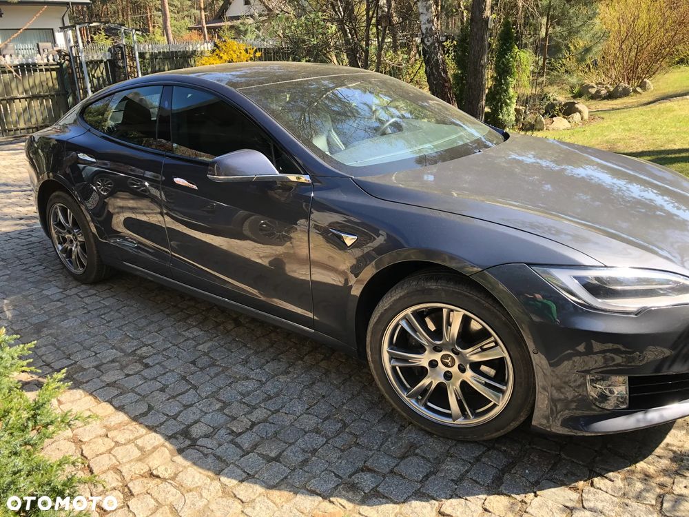 Tesla Model S - 26