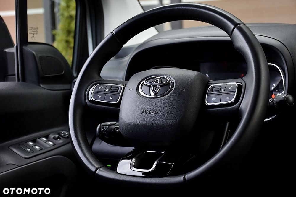 Toyota Proace City Verso 1.2 Turbo L1 Team Deutschland - 18