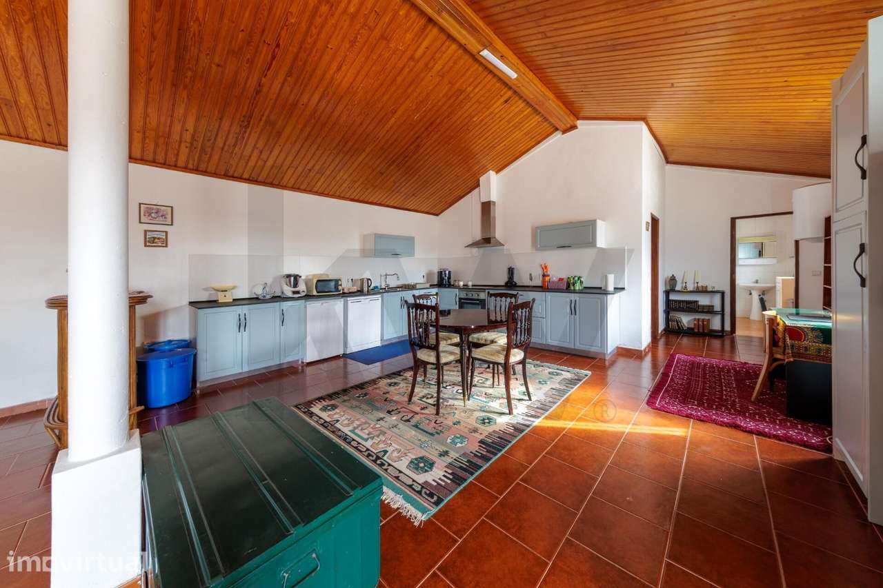 Moradia T3 + T2, dois anexos e 2.000 m2 de terreno | Arrifana, Manique - Grande imagem: 5/41