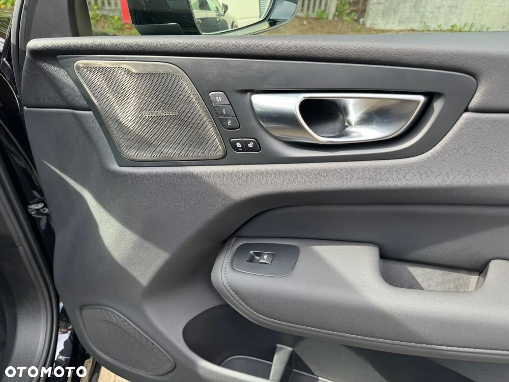 Volvo XC 60 B5 B AWD Plus Dark - 23