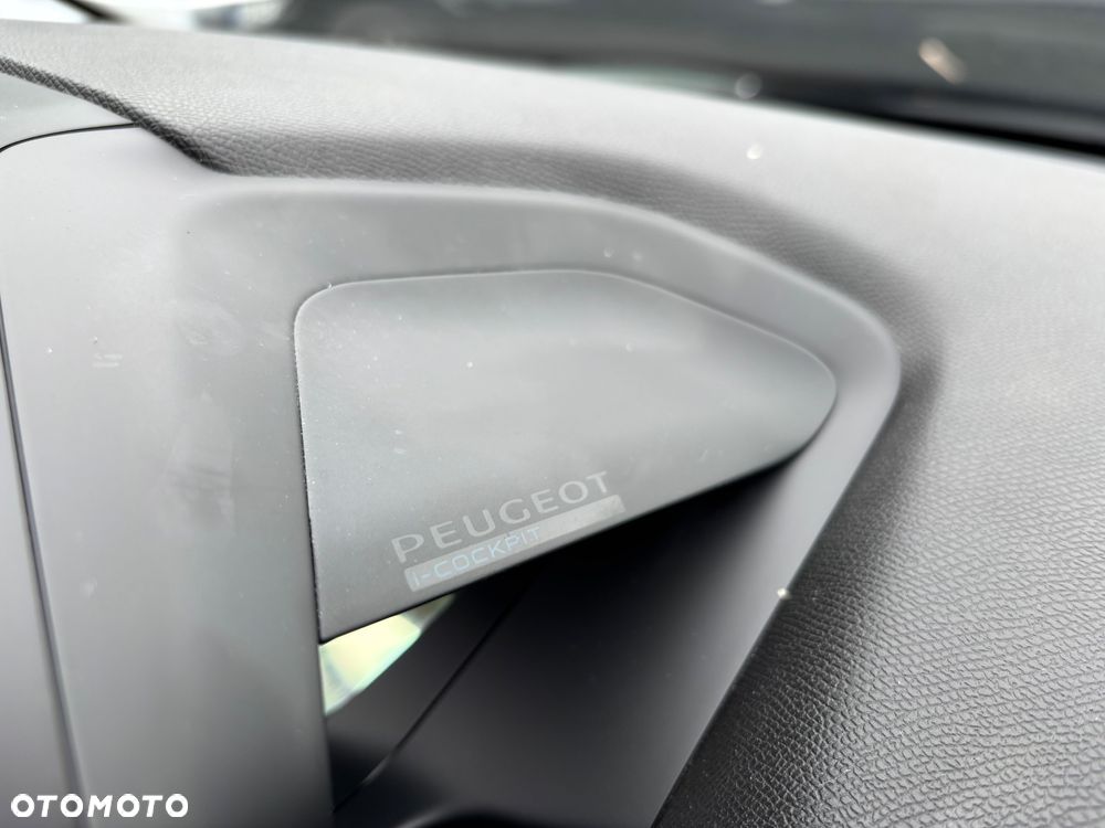 Peugeot 208 PureTech 100 EAT8 Allure - 32