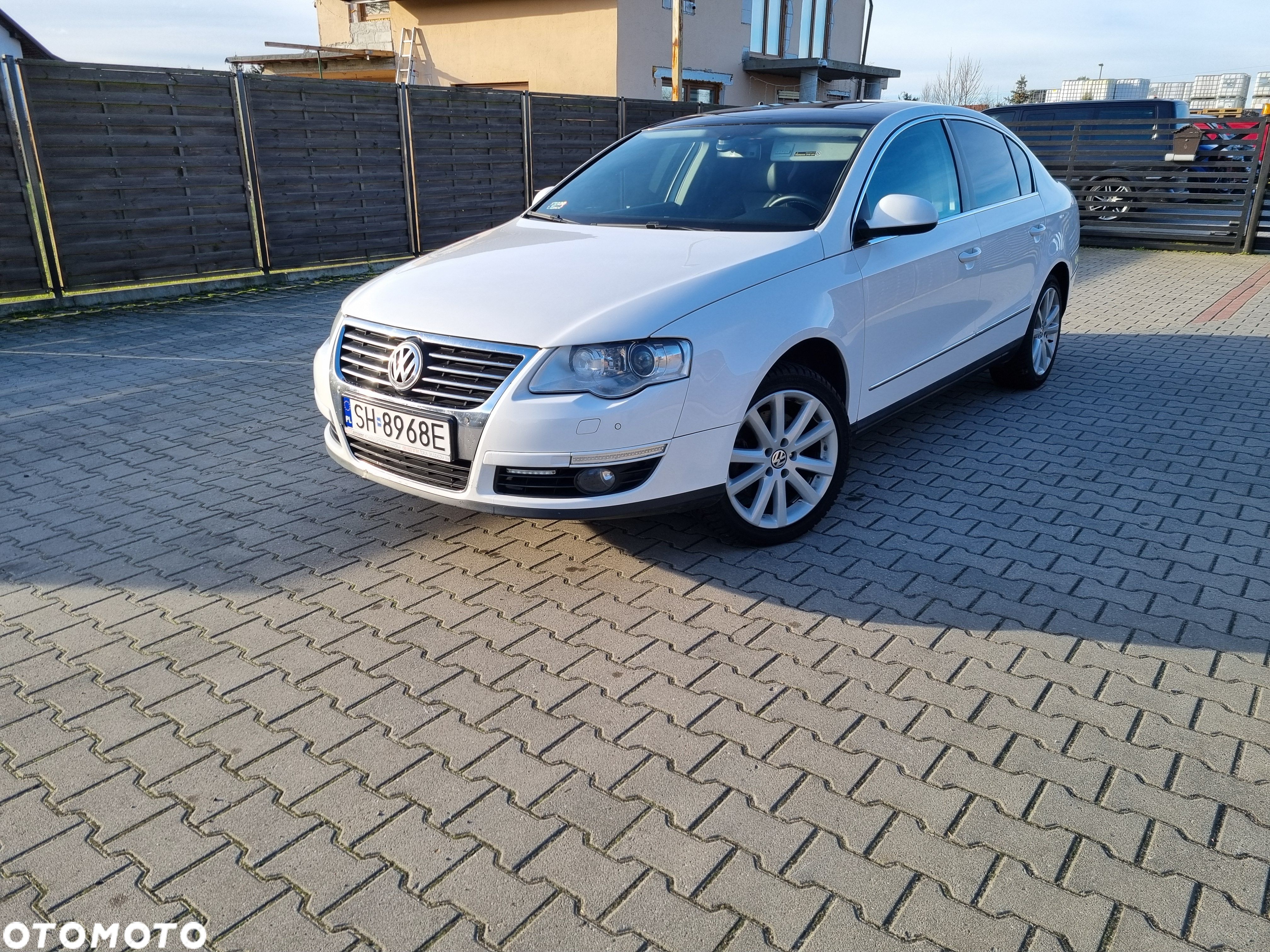 Volkswagen Passat - 1