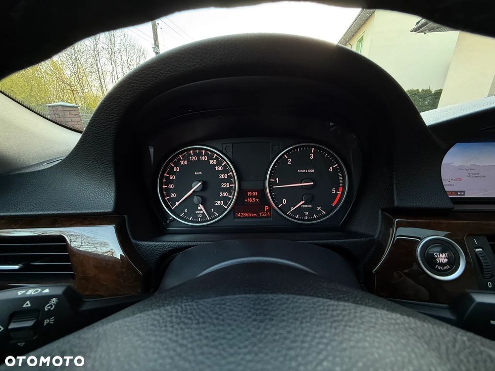 BMW Seria 3 320d xDrive DPF - 29