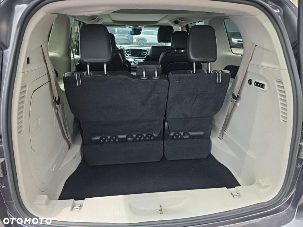 Chrysler Pacifica - 13