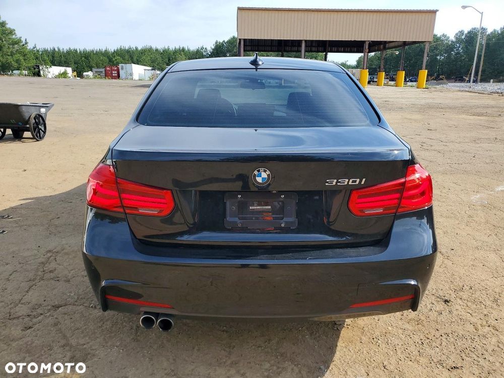 BMW Seria 3 330i M Sport - 6