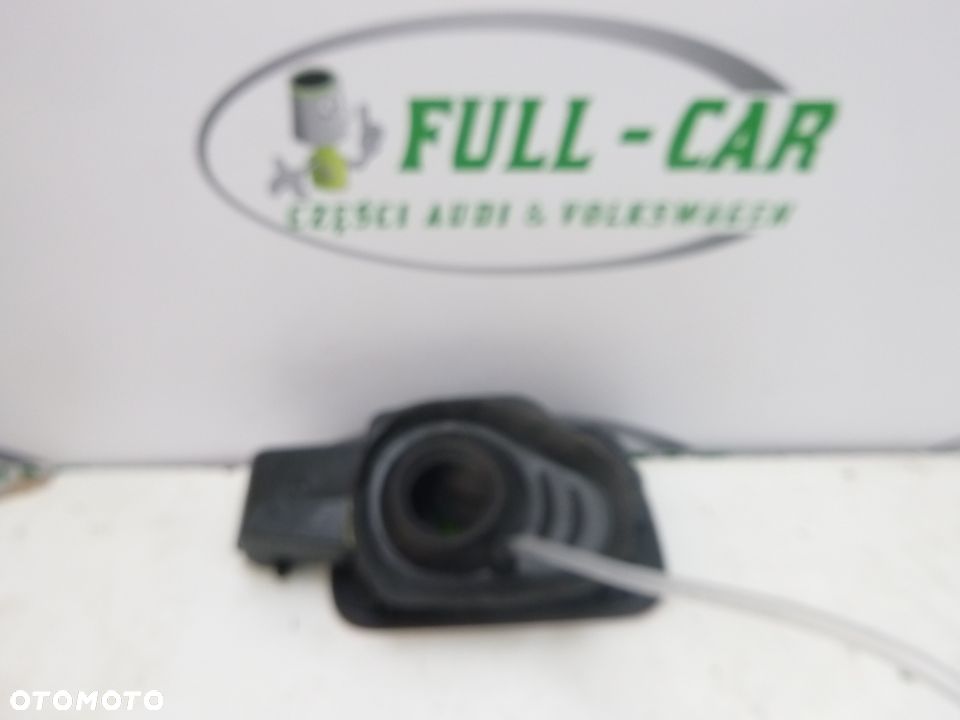 SKODA KAROQ KLAPKA WLEWU PALIWA 575809702B - 2