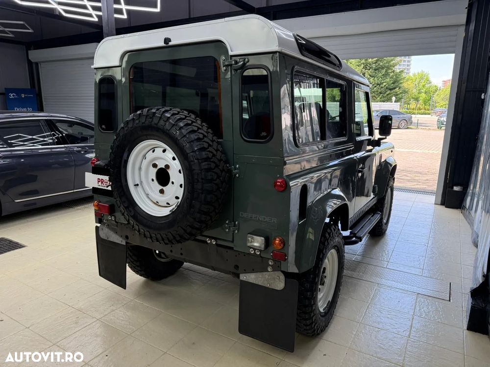 Land Rover Defender - 7