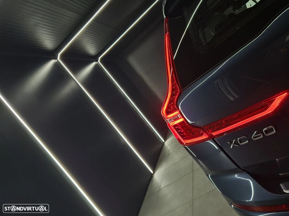 Volvo XC 60 2.0 T8 PHEV R-Design AWD - 28