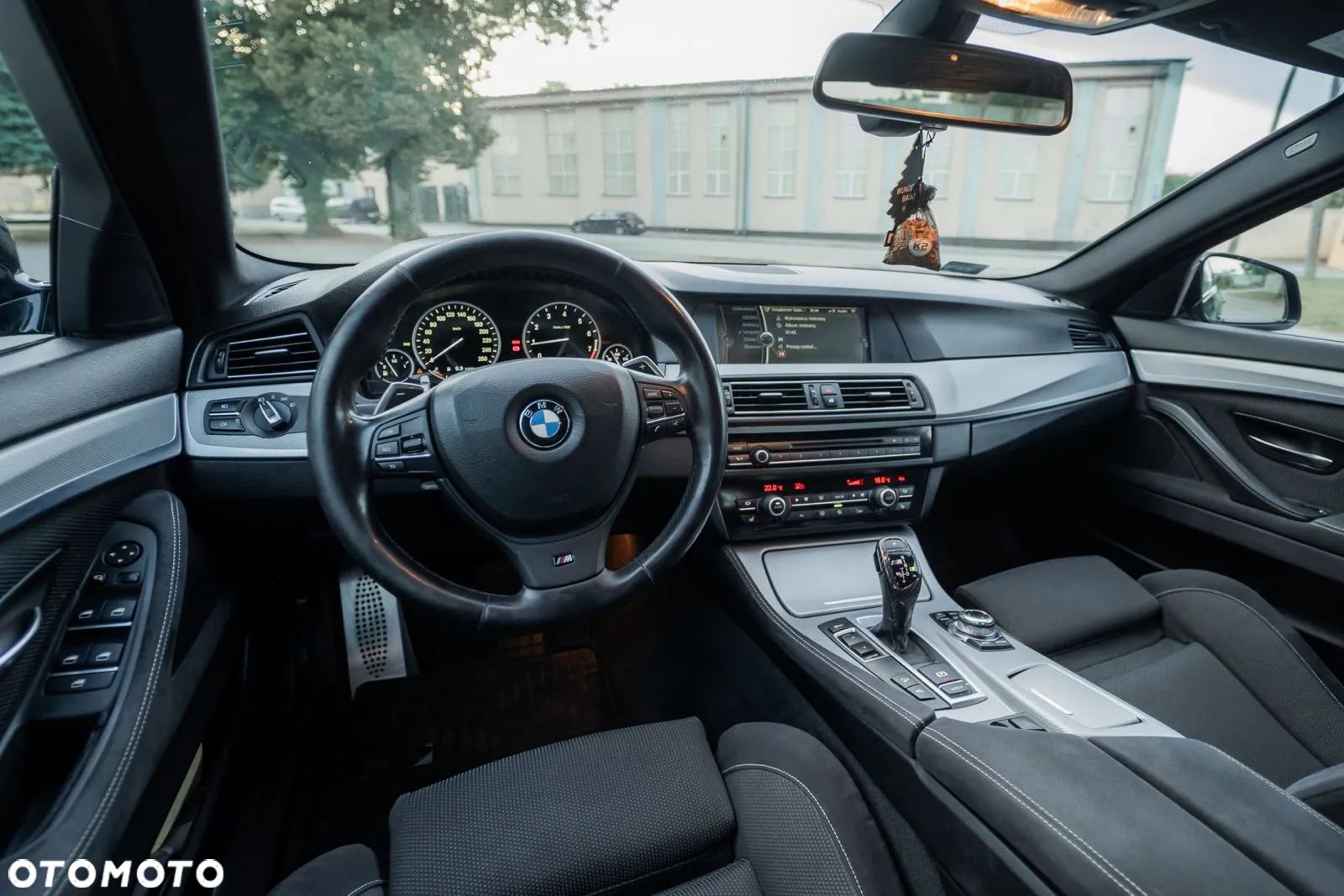 BMW Seria 5 528i xDrive - 32