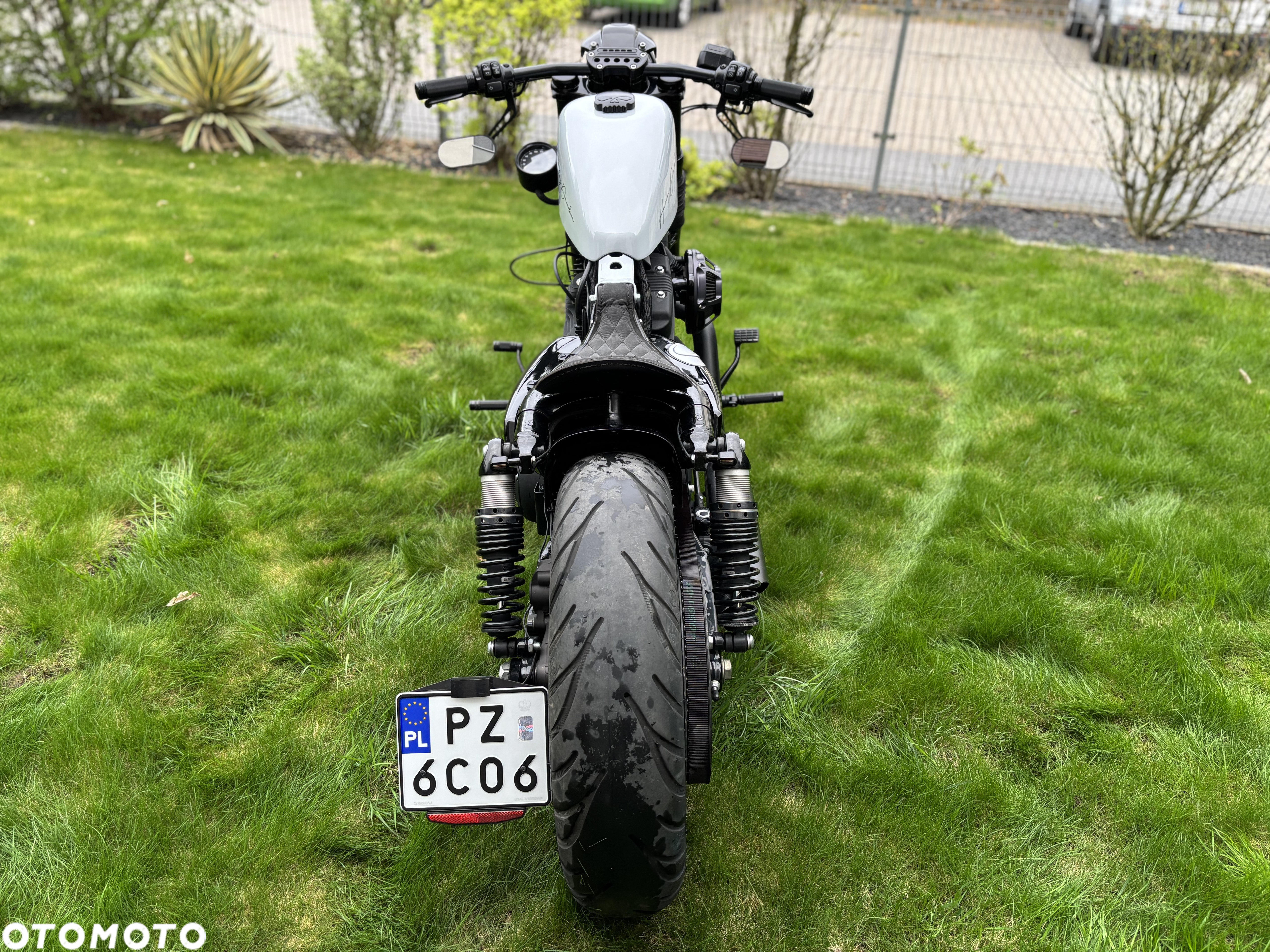 Harley-Davidson Sportster Iron 1200 - 12