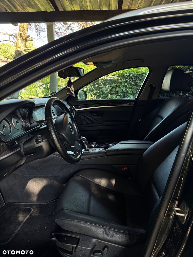 BMW Seria 5 525d xDrive - 15