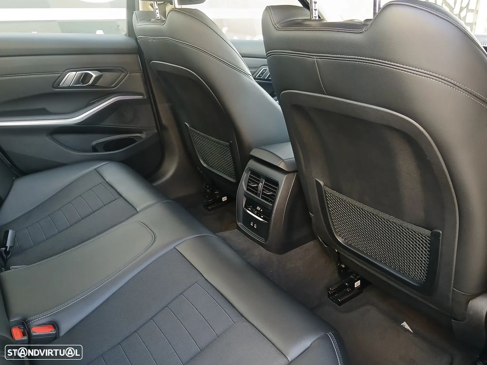 BMW 318 d Line Sport Auto - 26