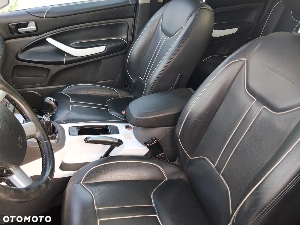 Ford Kuga - 10