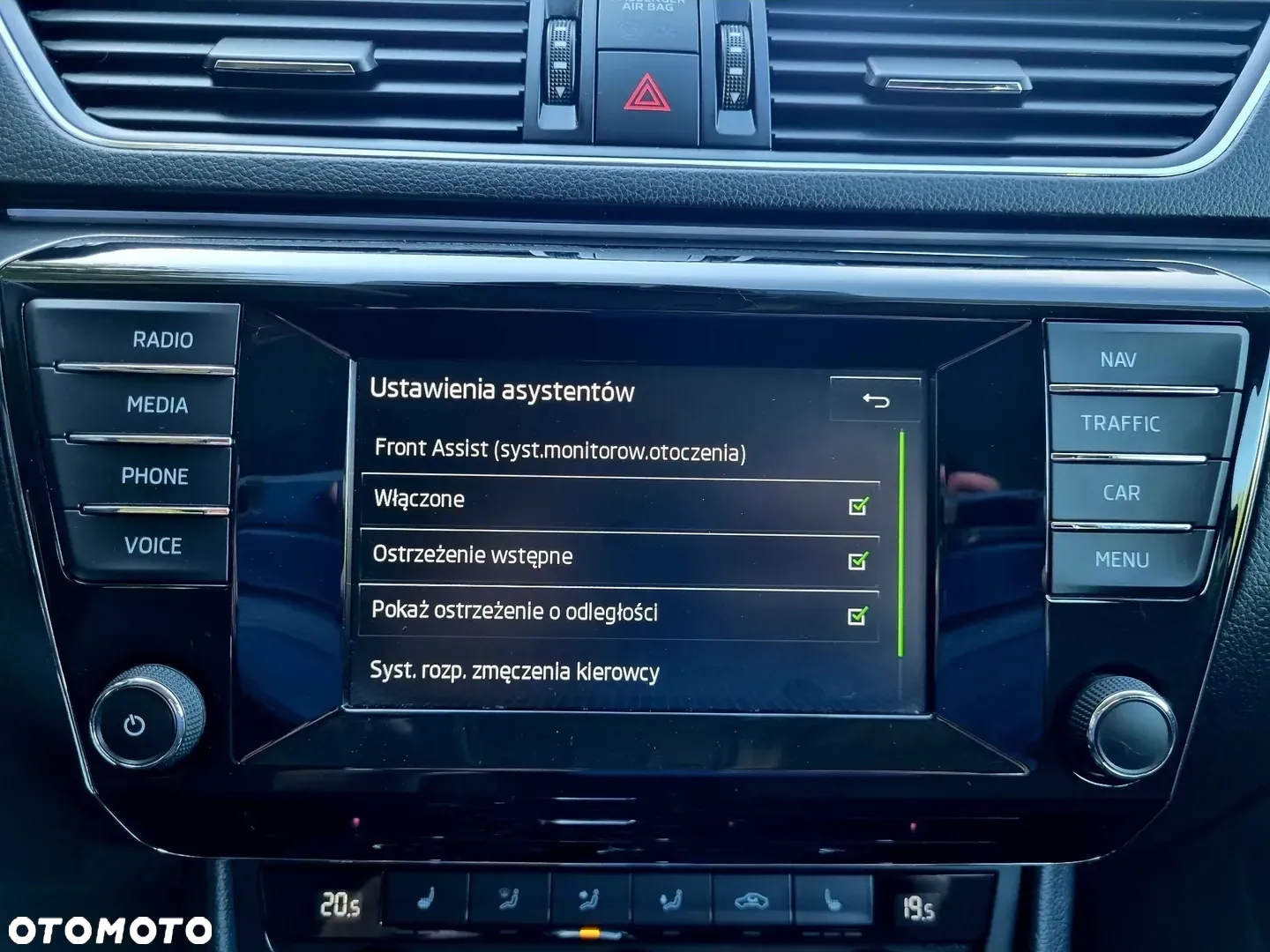 Skoda Superb 2.0 TDI DSG Active - 25
