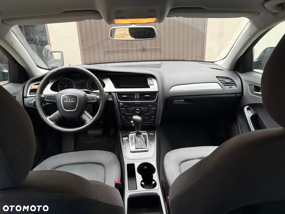 Audi A4 Limousine - 8