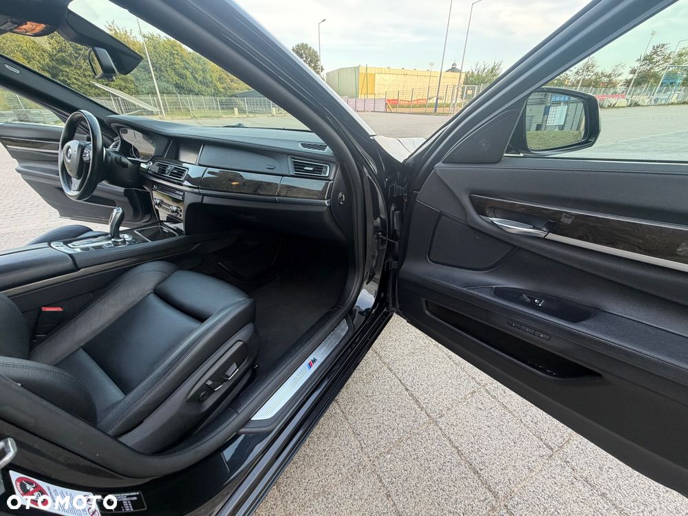 BMW Seria 7 730d xDrive - 23