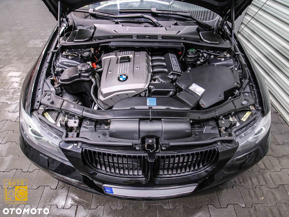 BMW Seria 3 325xi - 14